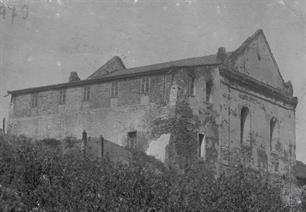 The Great synagogue in Stepan, the 1900s. The upper and lower synagogues for women attached to the southern wall are visible