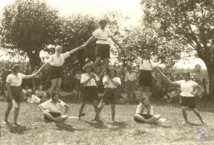 Девочки в сионистском летнем лагере в Трохимброде