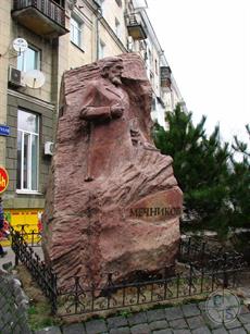 Памятник выдающемуся еврейскому исследователю Илье Мечникову