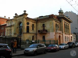 Дом №13 - особняк биолога Д.Алчевского (архитектор Бекетов, 1896 г.)