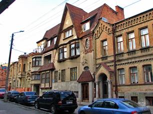 № 29 - дом театрального режиссера Синельникова (архитектор Ржепишевский, 1914 г.)