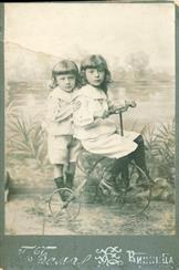 Братья Иосиф и Давид Каракисы. Фото сделано в Виннице в 1908 году