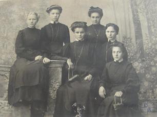 Ученицы гимназии, 1910