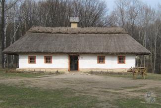 Сельская управа начала 20 века из Млиева в музее в Пирогове. Фото Kamelot, Википедия
