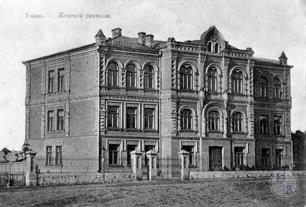 Бывшая женская гимназия на ул. Коломенской