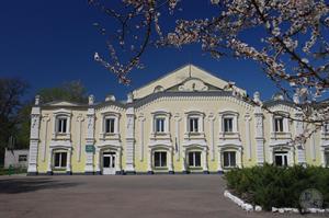 Уездный театр. Фото Сергій Криниця, Википедия